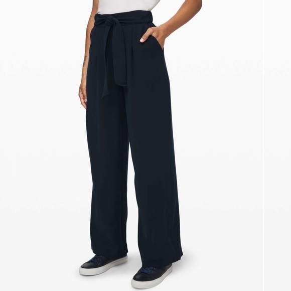 Lululemon Highrise wide legs pants in true navy B128 - Picture 2 of 13